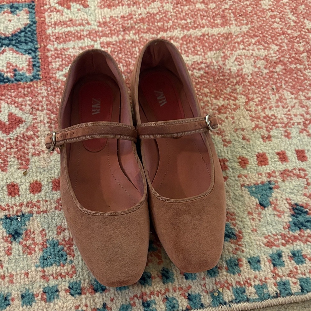 Zara Women's Mauve Mary Jane Flats